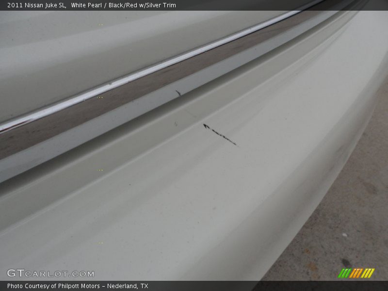 White Pearl / Black/Red w/Silver Trim 2011 Nissan Juke SL