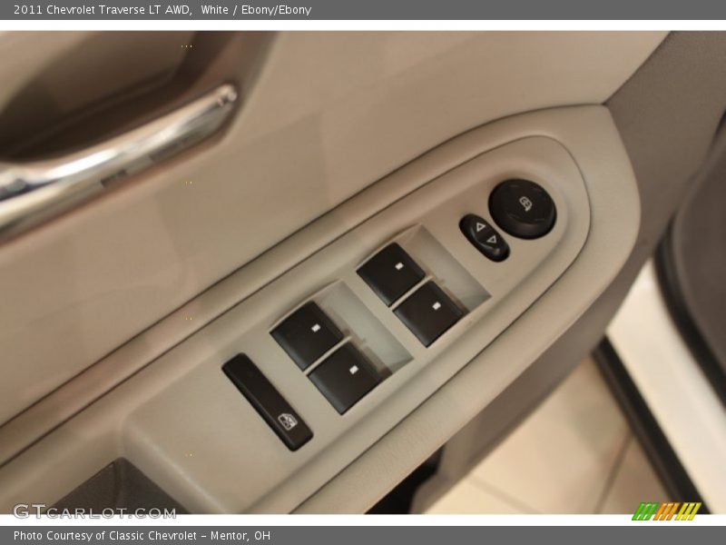 White / Ebony/Ebony 2011 Chevrolet Traverse LT AWD