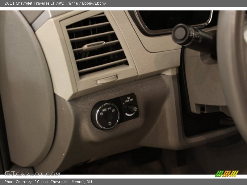 White / Ebony/Ebony 2011 Chevrolet Traverse LT AWD