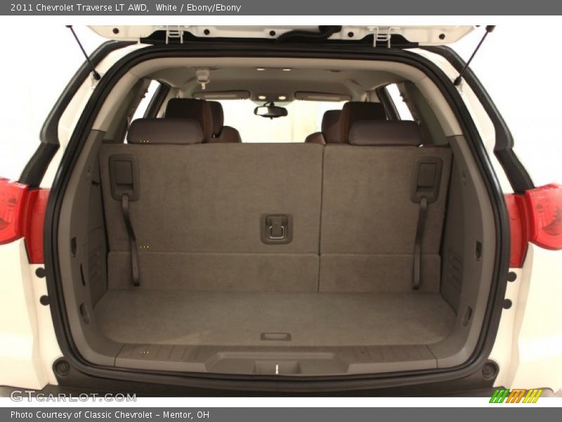 White / Ebony/Ebony 2011 Chevrolet Traverse LT AWD