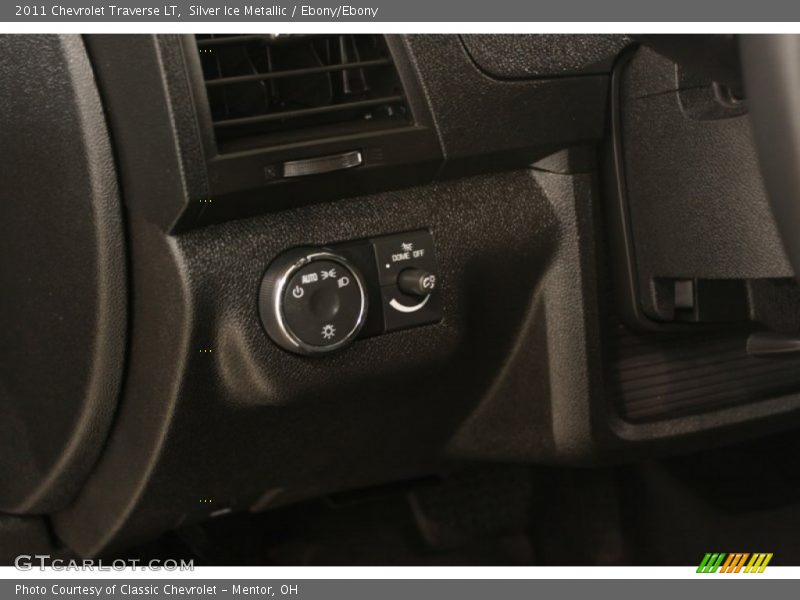 Silver Ice Metallic / Ebony/Ebony 2011 Chevrolet Traverse LT