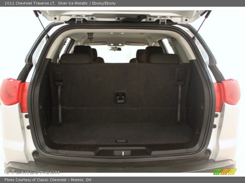 Silver Ice Metallic / Ebony/Ebony 2011 Chevrolet Traverse LT