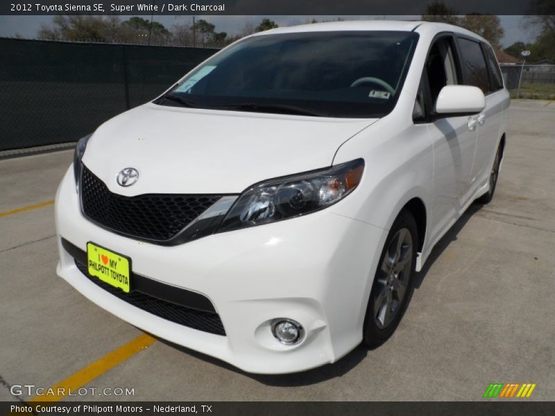 Super White / Dark Charcoal 2012 Toyota Sienna SE