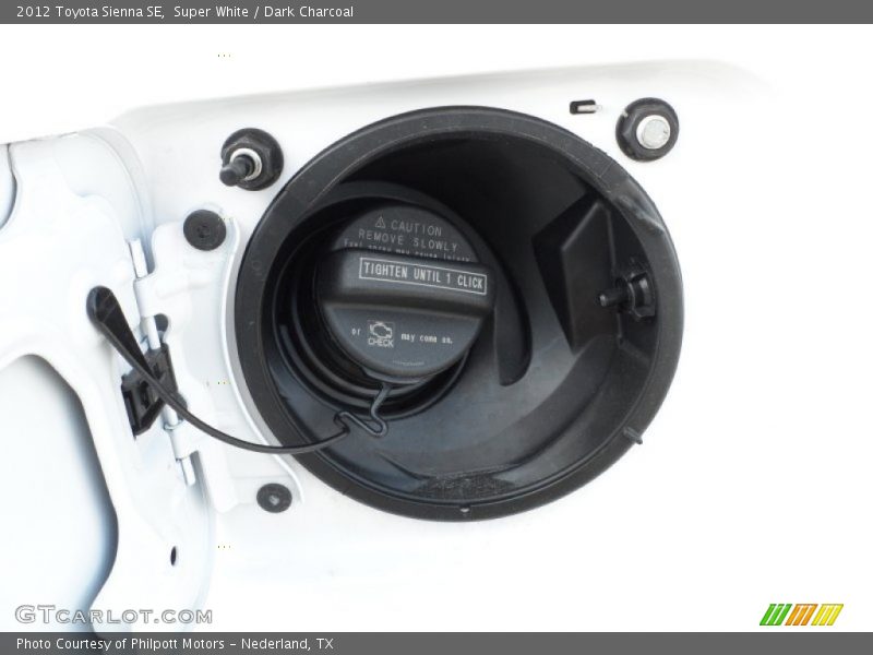 Super White / Dark Charcoal 2012 Toyota Sienna SE