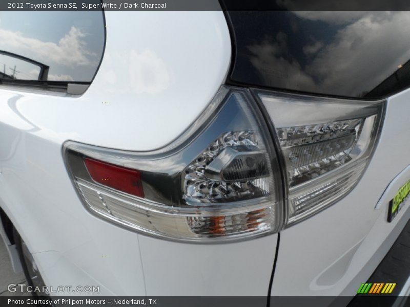 Super White / Dark Charcoal 2012 Toyota Sienna SE