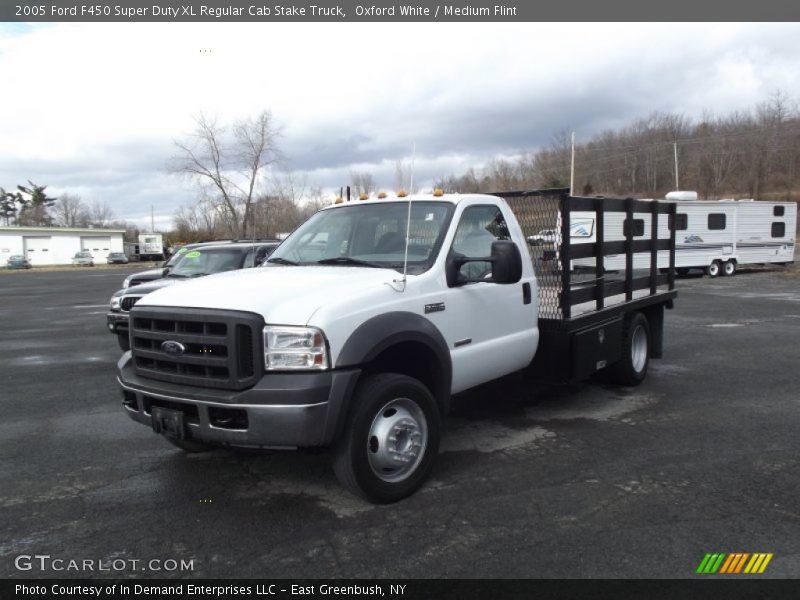 Oxford White / Medium Flint 2005 Ford F450 Super Duty XL Regular Cab Stake Truck