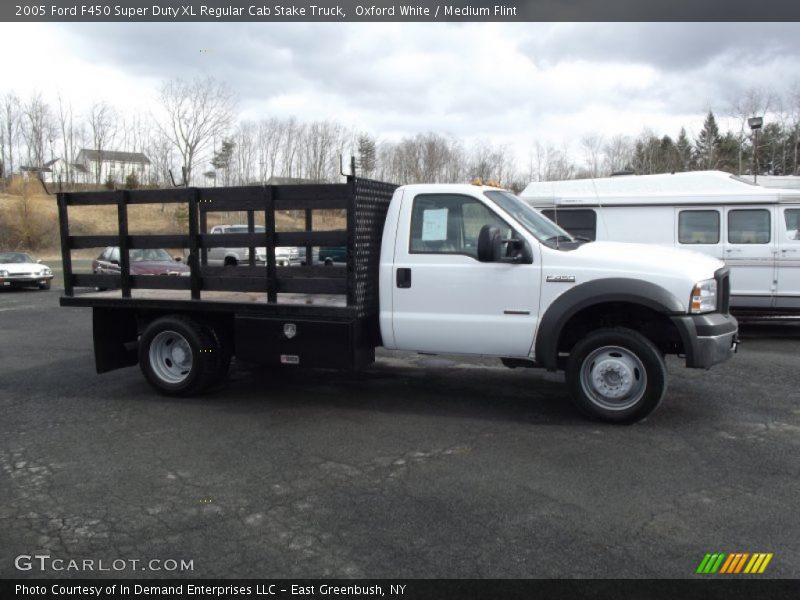 Oxford White / Medium Flint 2005 Ford F450 Super Duty XL Regular Cab Stake Truck