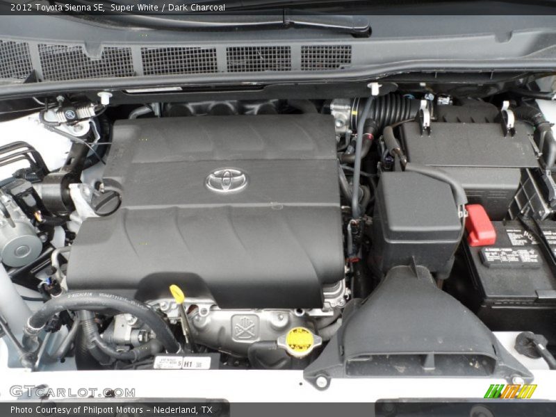 Super White / Dark Charcoal 2012 Toyota Sienna SE