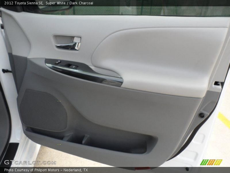 Super White / Dark Charcoal 2012 Toyota Sienna SE