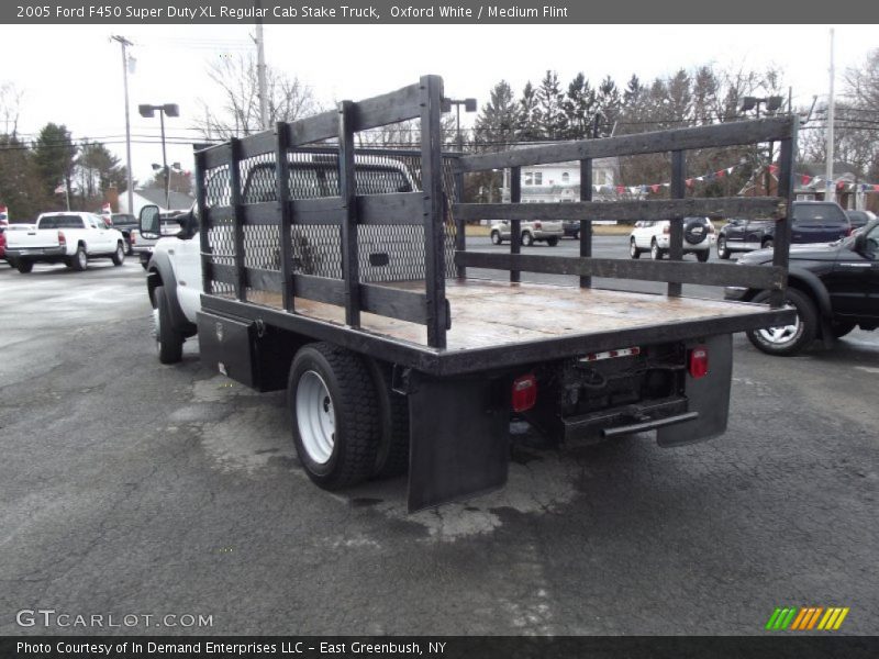 Oxford White / Medium Flint 2005 Ford F450 Super Duty XL Regular Cab Stake Truck