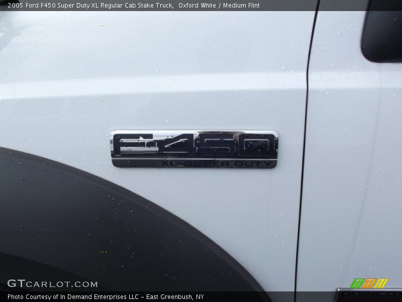 Oxford White / Medium Flint 2005 Ford F450 Super Duty XL Regular Cab Stake Truck