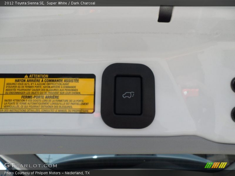 Super White / Dark Charcoal 2012 Toyota Sienna SE