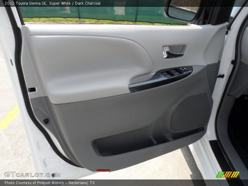 Super White / Dark Charcoal 2012 Toyota Sienna SE