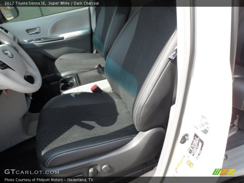 Super White / Dark Charcoal 2012 Toyota Sienna SE