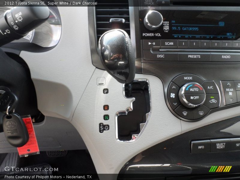 Super White / Dark Charcoal 2012 Toyota Sienna SE