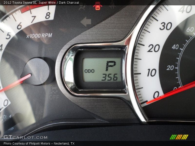 Super White / Dark Charcoal 2012 Toyota Sienna SE
