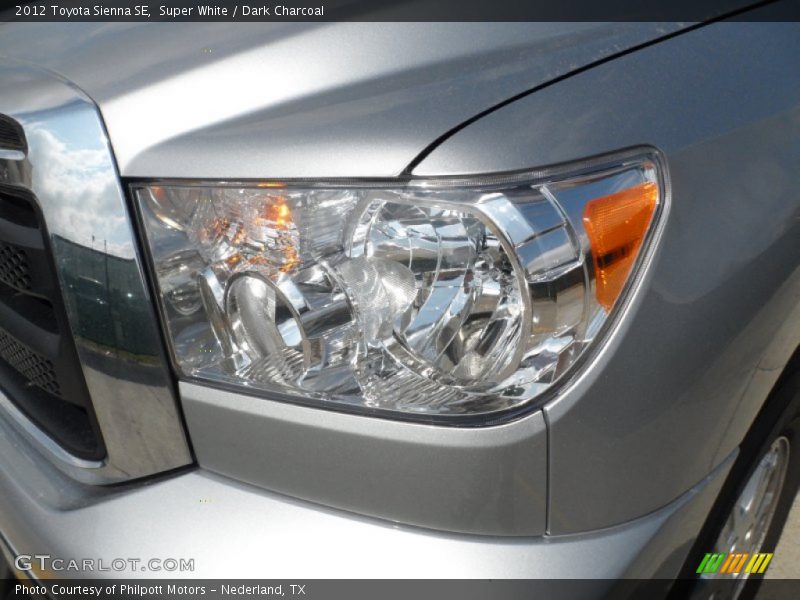 Super White / Dark Charcoal 2012 Toyota Sienna SE
