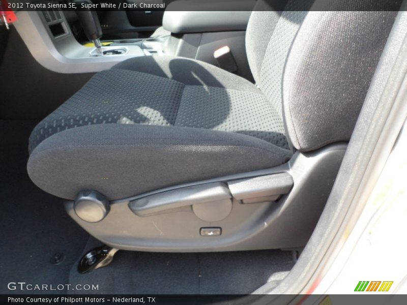 Super White / Dark Charcoal 2012 Toyota Sienna SE