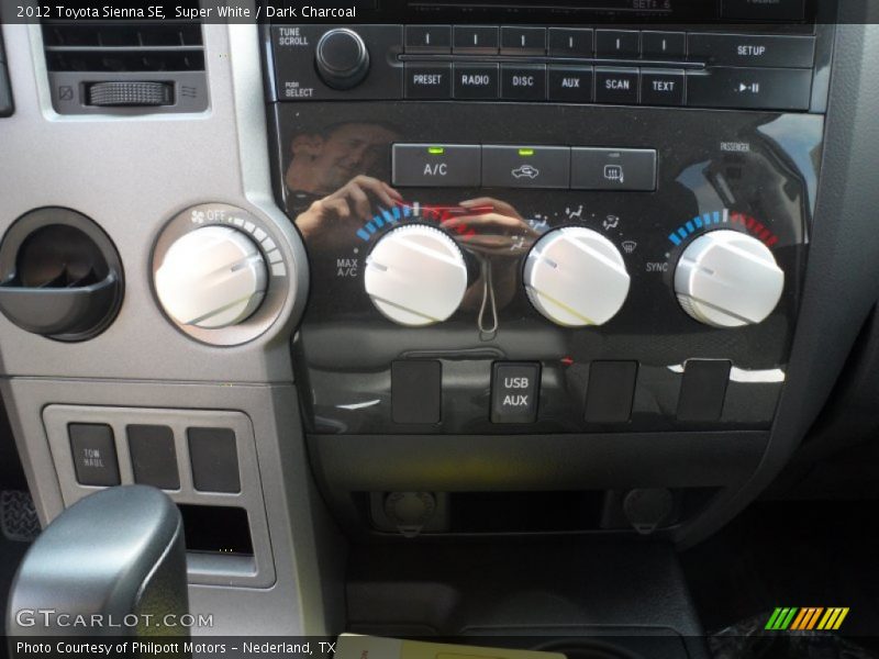 Super White / Dark Charcoal 2012 Toyota Sienna SE