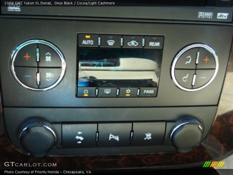 Onyx Black / Cocoa/Light Cashmere 2009 GMC Yukon XL Denali