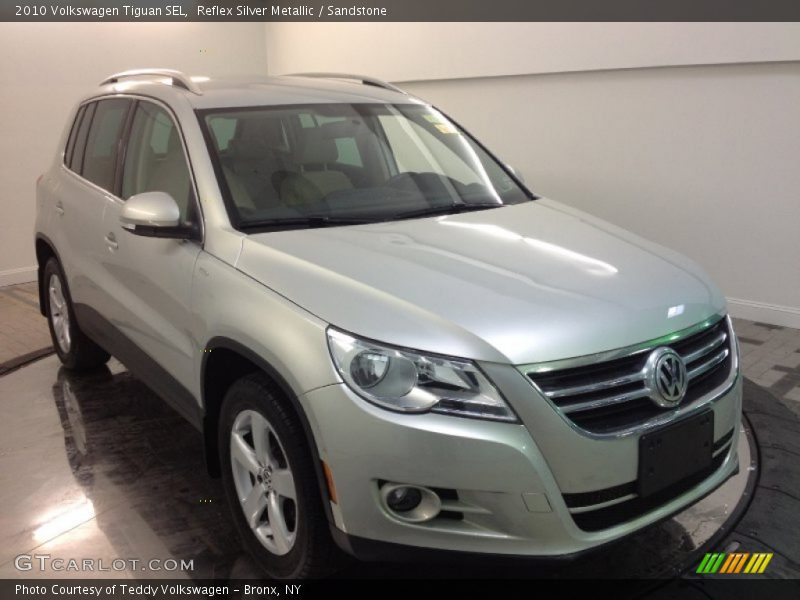 Reflex Silver Metallic / Sandstone 2010 Volkswagen Tiguan SEL
