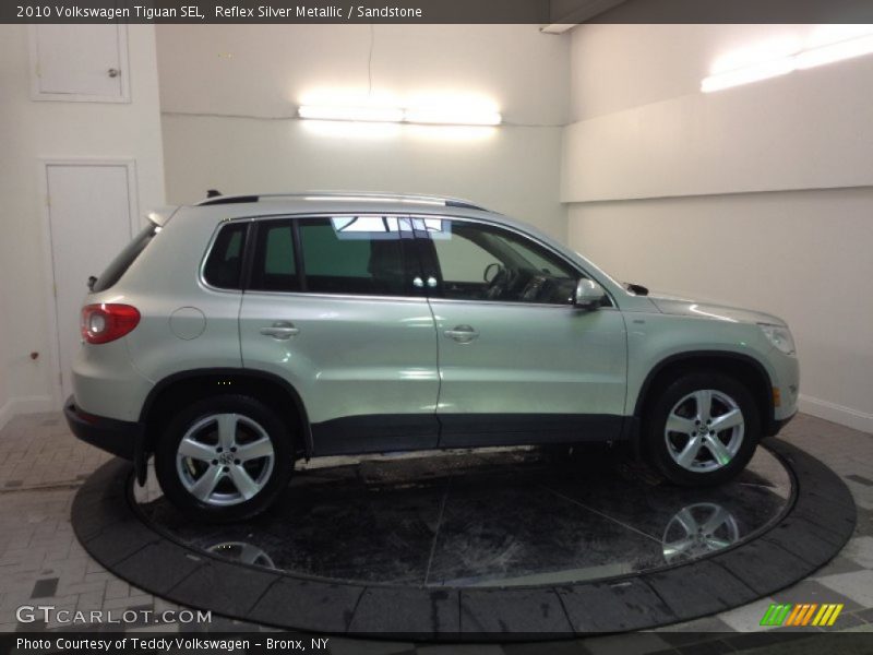 Reflex Silver Metallic / Sandstone 2010 Volkswagen Tiguan SEL