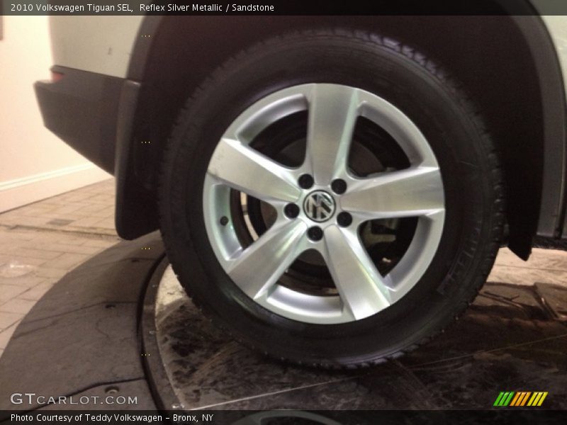 Reflex Silver Metallic / Sandstone 2010 Volkswagen Tiguan SEL