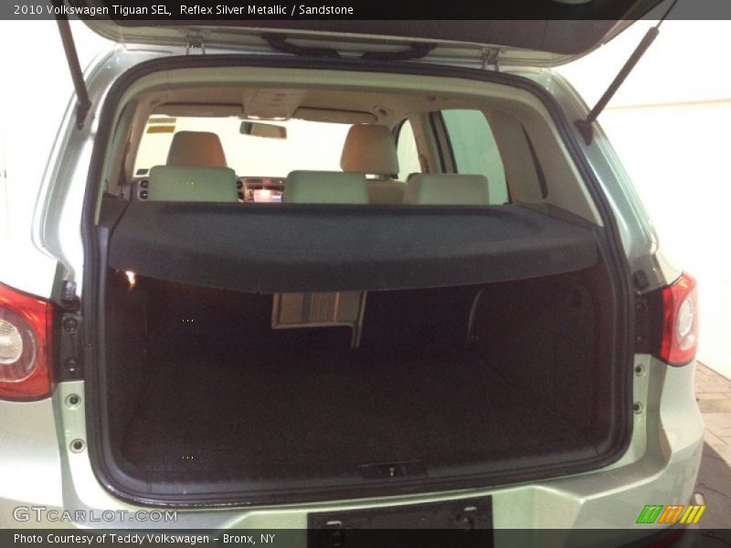 Reflex Silver Metallic / Sandstone 2010 Volkswagen Tiguan SEL