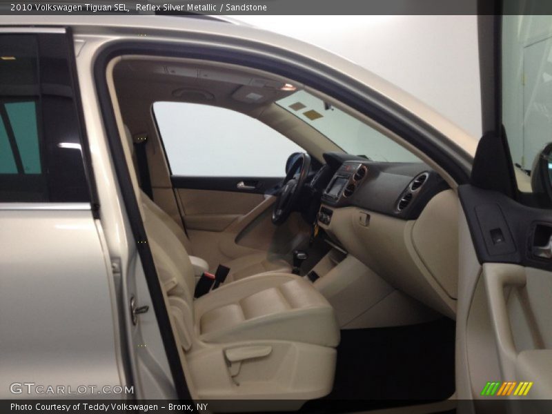 Reflex Silver Metallic / Sandstone 2010 Volkswagen Tiguan SEL