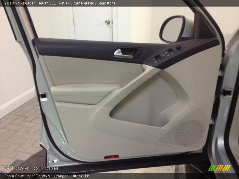 Reflex Silver Metallic / Sandstone 2010 Volkswagen Tiguan SEL