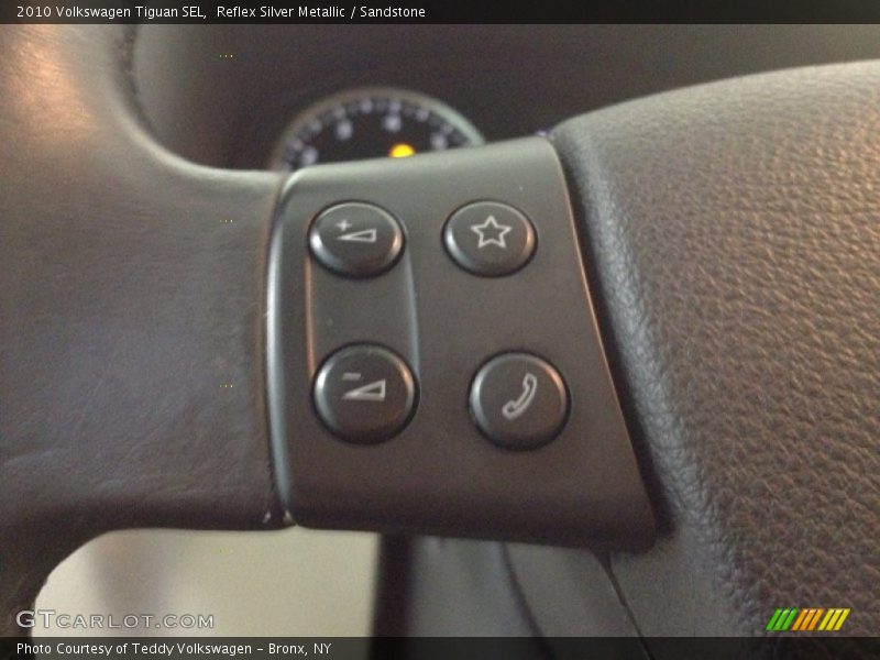 Reflex Silver Metallic / Sandstone 2010 Volkswagen Tiguan SEL
