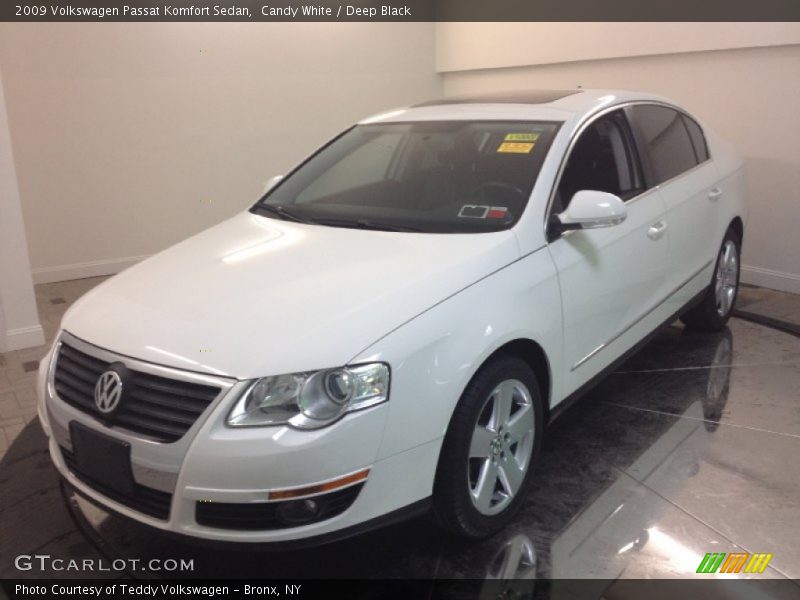 Candy White / Deep Black 2009 Volkswagen Passat Komfort Sedan