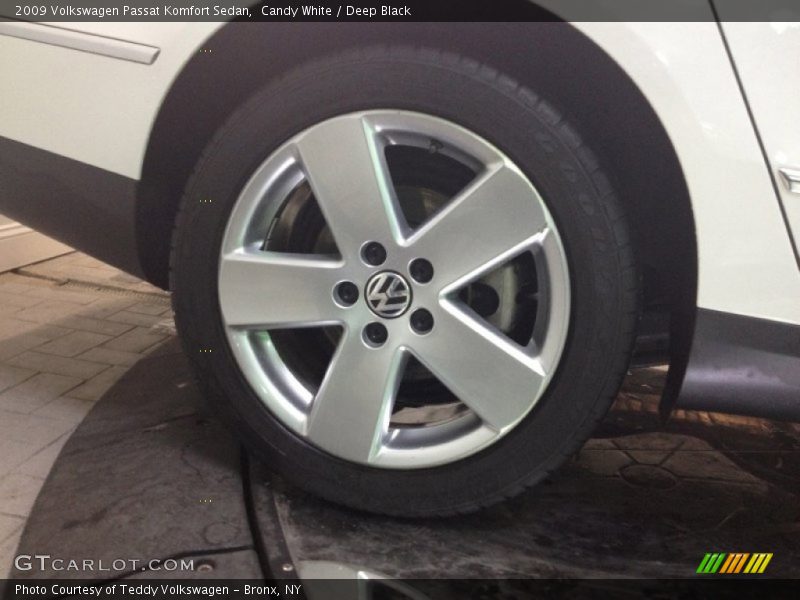 Candy White / Deep Black 2009 Volkswagen Passat Komfort Sedan