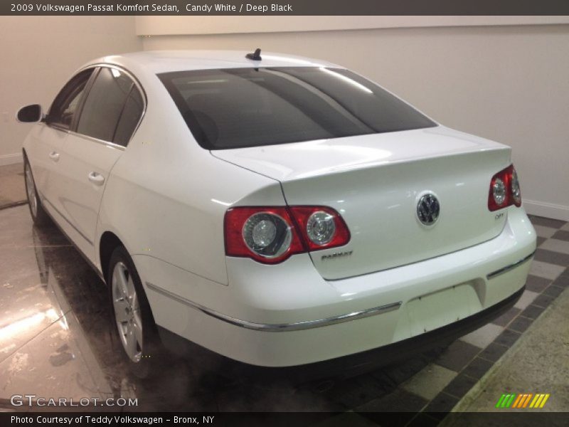 Candy White / Deep Black 2009 Volkswagen Passat Komfort Sedan