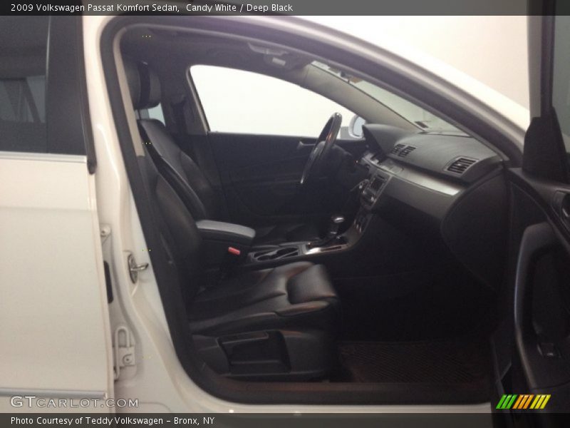 Candy White / Deep Black 2009 Volkswagen Passat Komfort Sedan