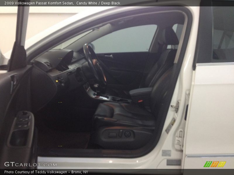 Candy White / Deep Black 2009 Volkswagen Passat Komfort Sedan