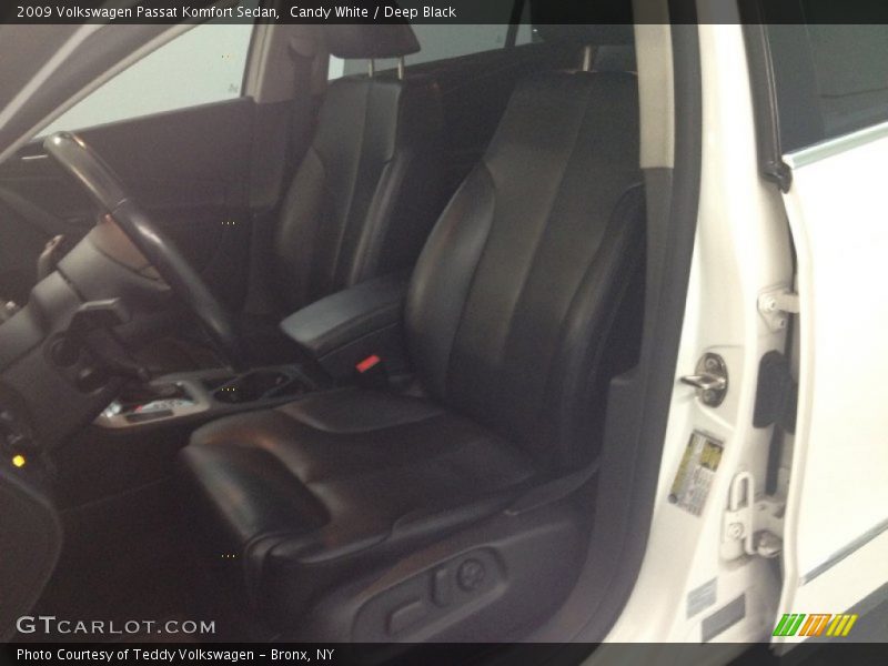 Candy White / Deep Black 2009 Volkswagen Passat Komfort Sedan