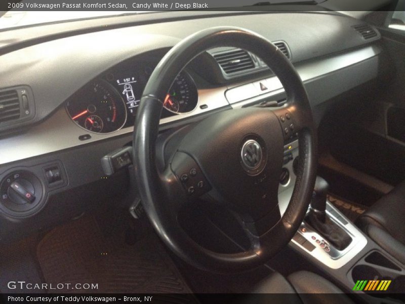 Candy White / Deep Black 2009 Volkswagen Passat Komfort Sedan
