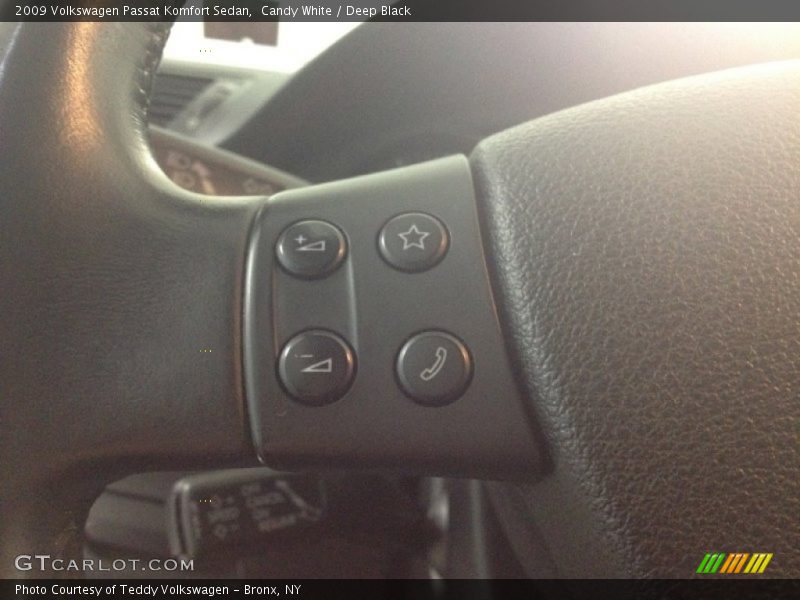 Candy White / Deep Black 2009 Volkswagen Passat Komfort Sedan