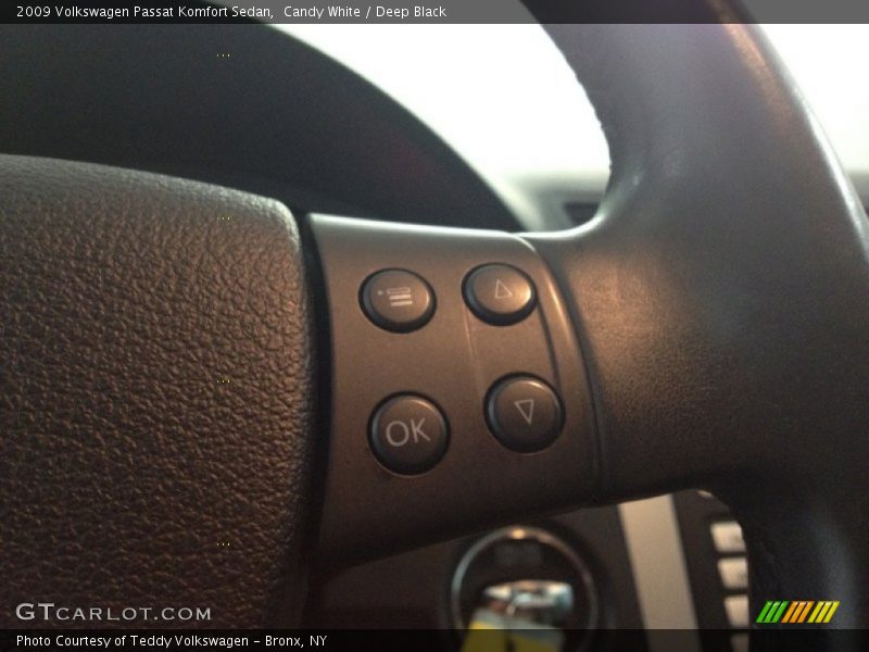 Candy White / Deep Black 2009 Volkswagen Passat Komfort Sedan