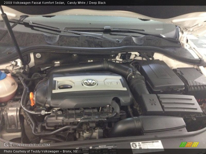 Candy White / Deep Black 2009 Volkswagen Passat Komfort Sedan