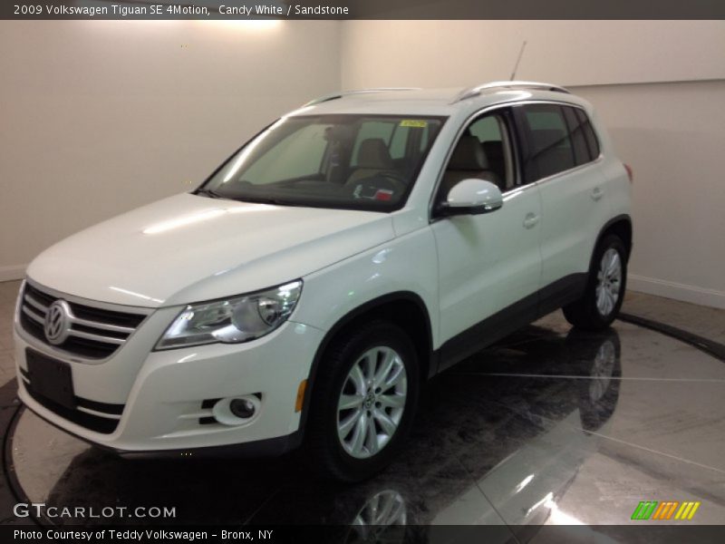 Candy White / Sandstone 2009 Volkswagen Tiguan SE 4Motion