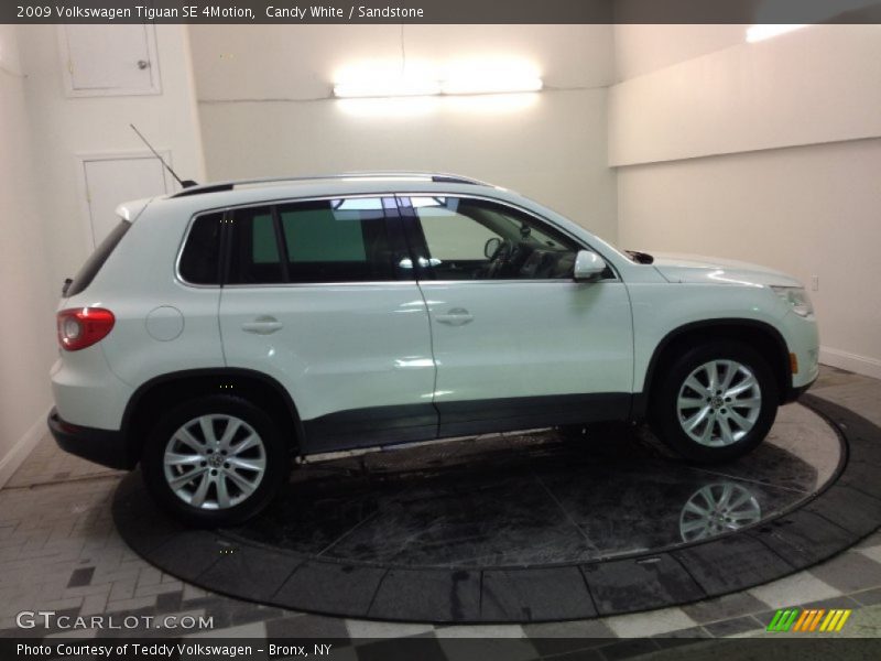 Candy White / Sandstone 2009 Volkswagen Tiguan SE 4Motion