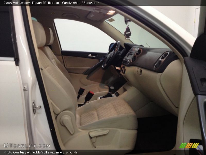Candy White / Sandstone 2009 Volkswagen Tiguan SE 4Motion