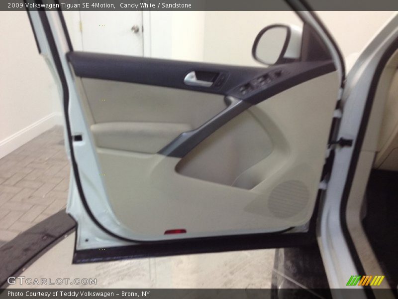Candy White / Sandstone 2009 Volkswagen Tiguan SE 4Motion