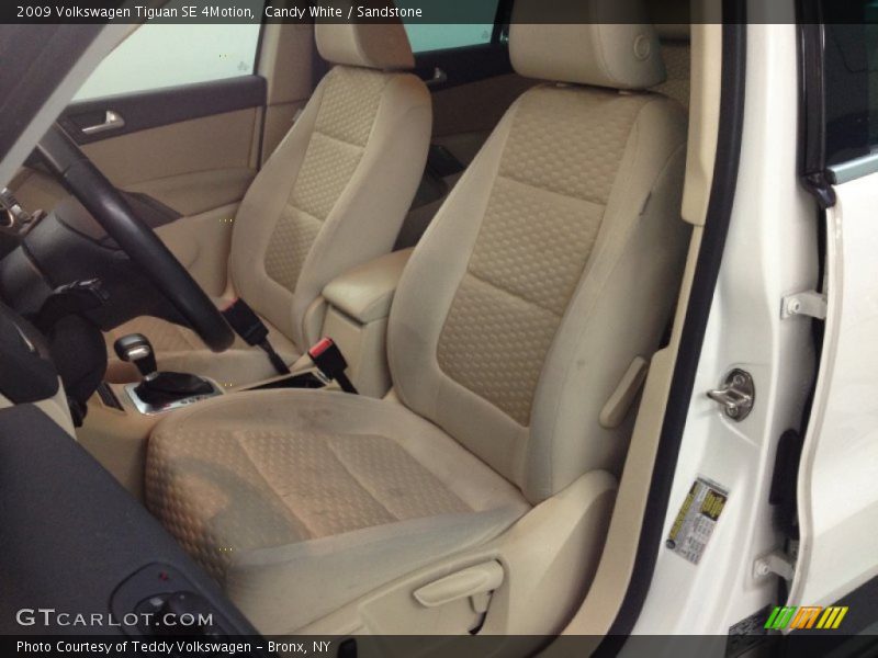 Candy White / Sandstone 2009 Volkswagen Tiguan SE 4Motion