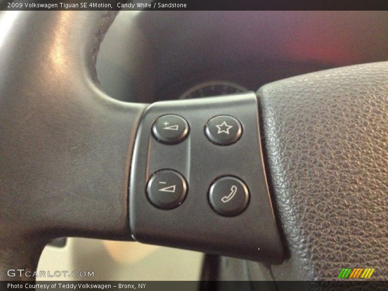 Candy White / Sandstone 2009 Volkswagen Tiguan SE 4Motion