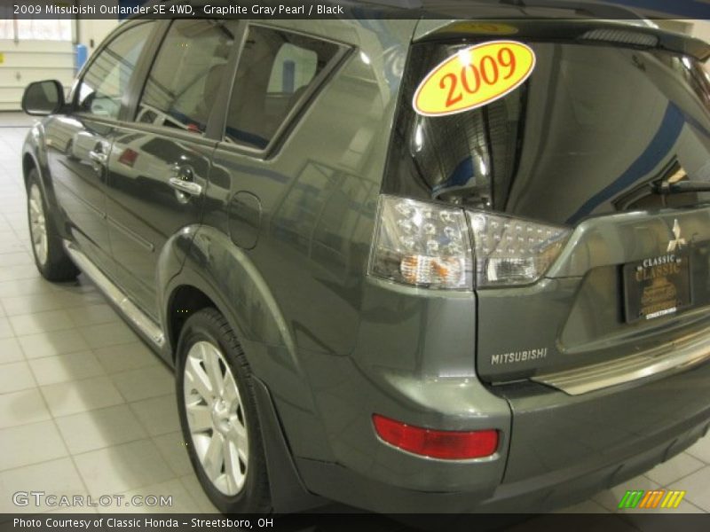 Graphite Gray Pearl / Black 2009 Mitsubishi Outlander SE 4WD