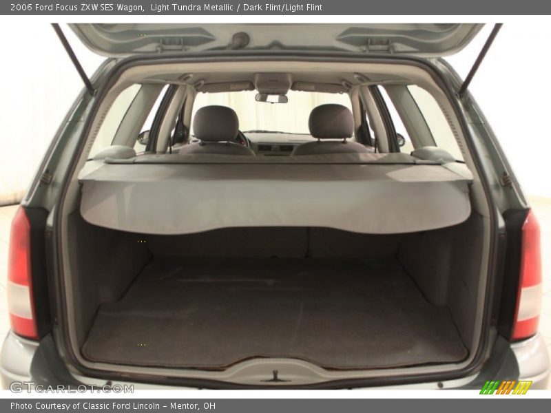  2006 Focus ZXW SES Wagon Trunk