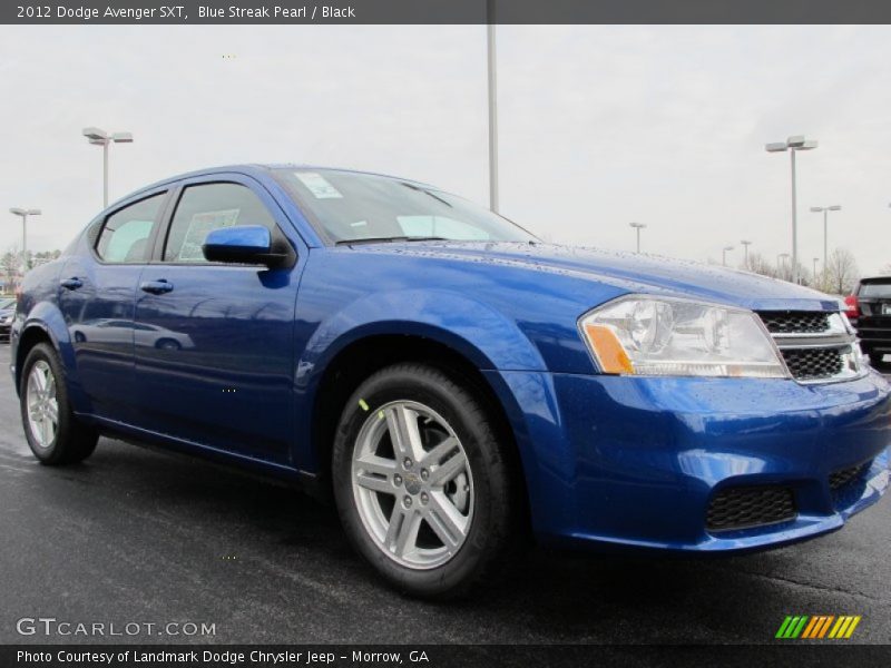 Front 3/4 View of 2012 Avenger SXT